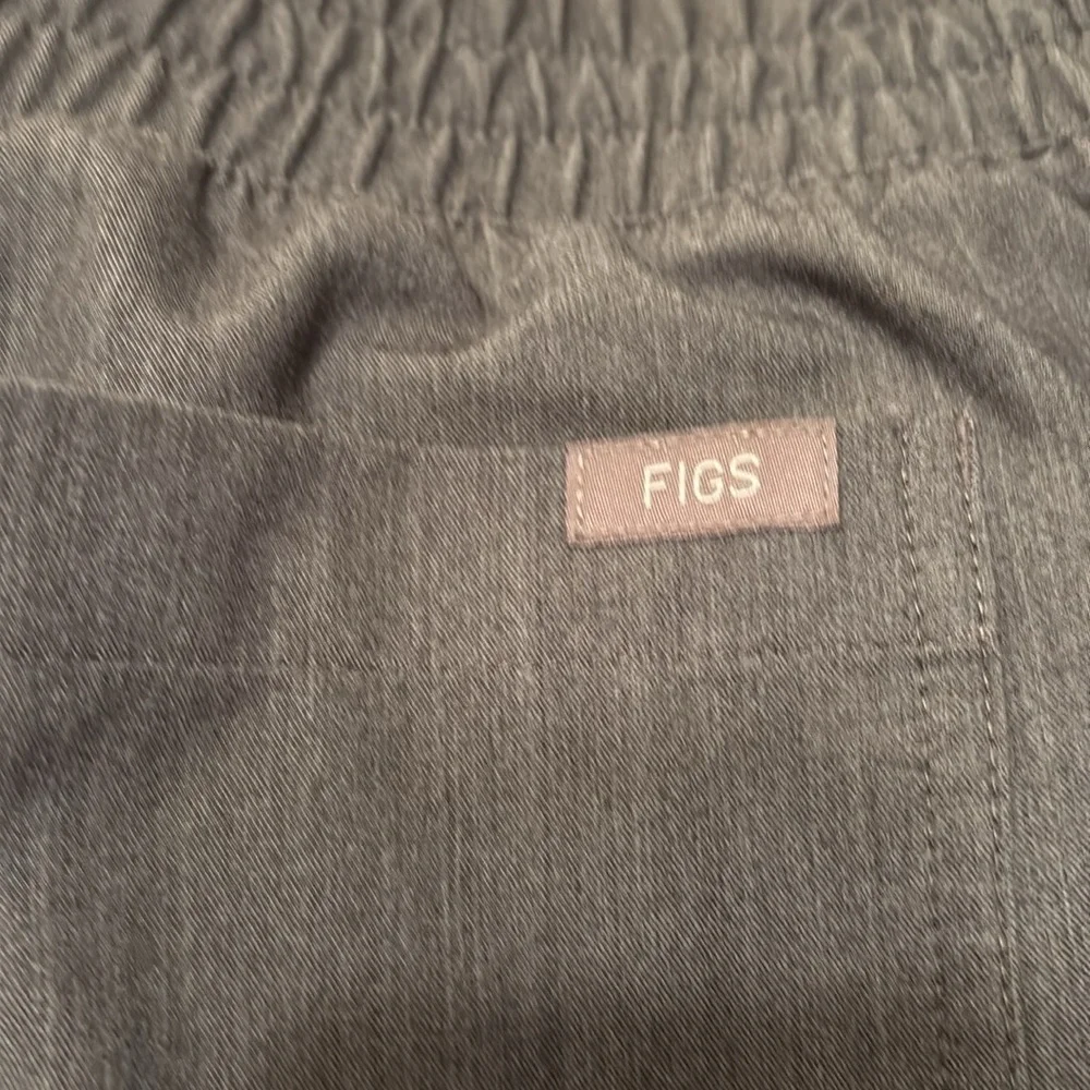 Figs technical men’s scrub pants, size XL, color graphite, in good condition